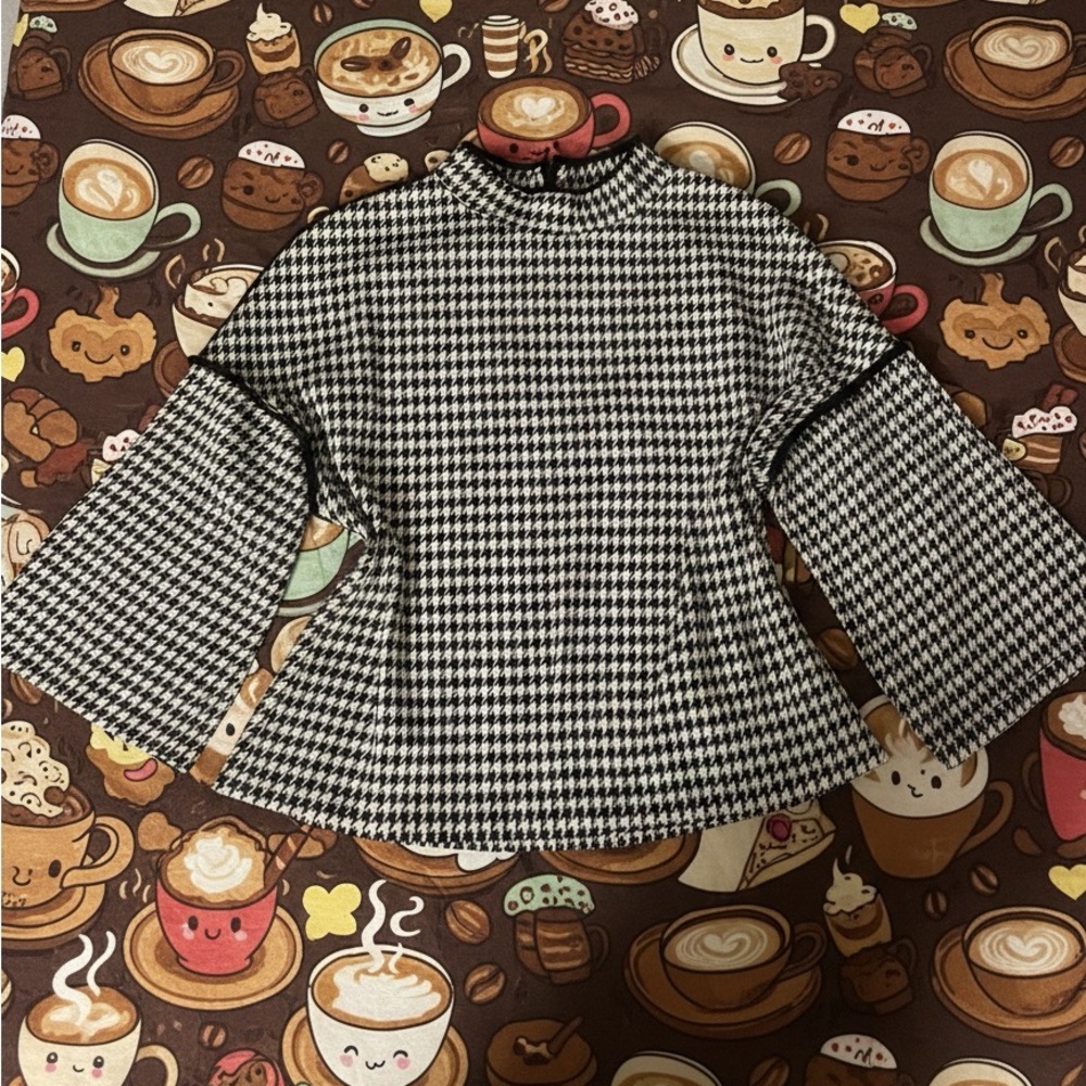 RIHOAS Houndstooth Mock Neck Bell‎ Sleeve Top - Black & White